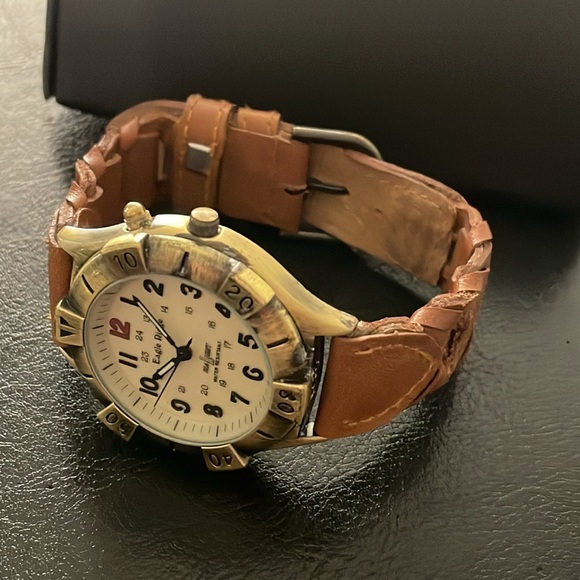 Watch - needs new battery - Picture 3 of 3